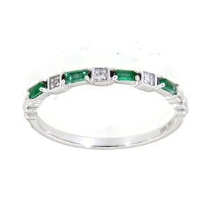 Real Diamond Daily Wear Emerald Gemstone Band